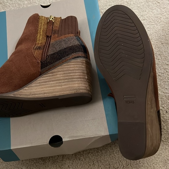 TOMS Brown Sock Wedge Boot, Size 6.5 - Picture 2 of 8